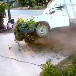 Video | Thaise vrouw ontsnapt aan crash met vrachtwagen