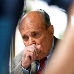 Trumps advocaat Giuliani gedagvaard in onderzoek Capitool-bestorming