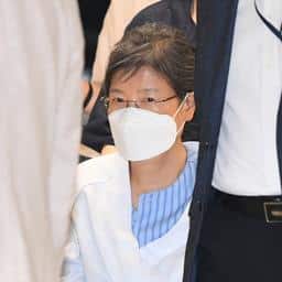 Voor corruptie veroordeelde oud-president Zuid-Korea na vijf jaar cel weer vrij