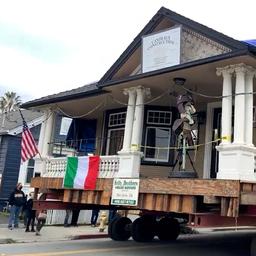Video | Vrachtwagen verplaatst volledig restaurant naar nieuwe locatie
