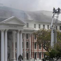 Zuid-Afrikaans parlement in Kaapstad deels verwoest door brand