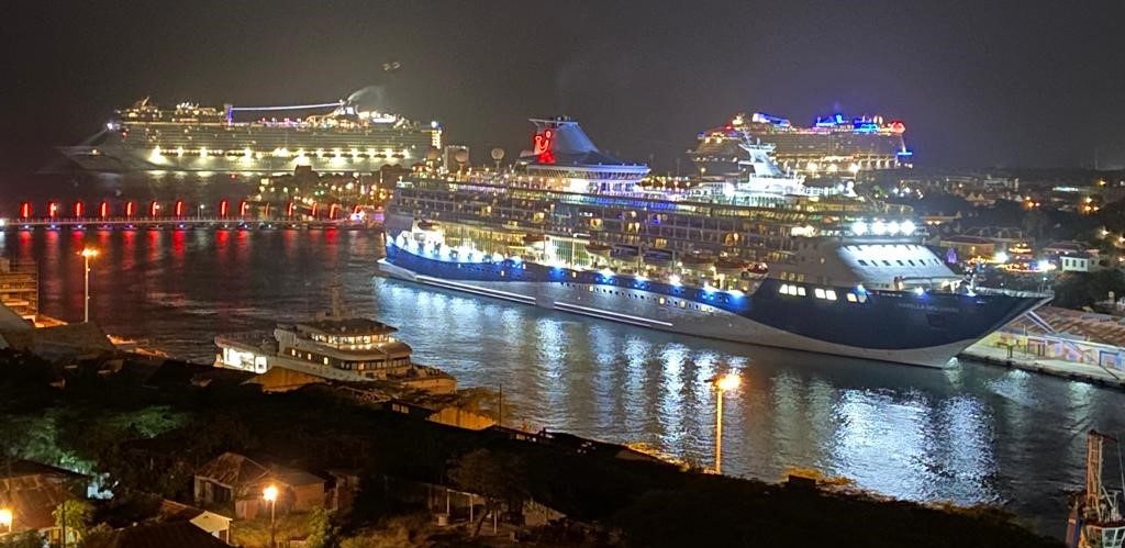 Zondag drie cruiseschepen in Curaçaose haven