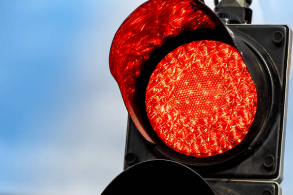 Politie deelt 19 boetes uit voor rijden door rood licht
