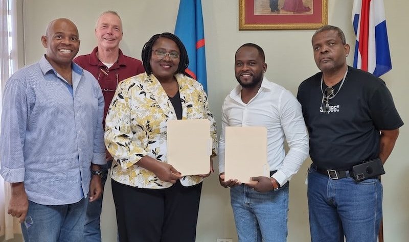 Contract voor waterafvoerproject Sint Eustatius getekend