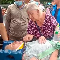 Video | Hulpdiensten in Thailand vinden toeriste (75) na week terug in bos