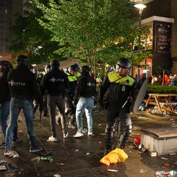 Tientallen personen opgepakt in onrustig Rotterdam na verlies Feyenoord