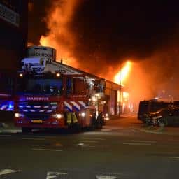Zeer grote brand in bedrijfspanden Rijswijk, hotel ontruimd