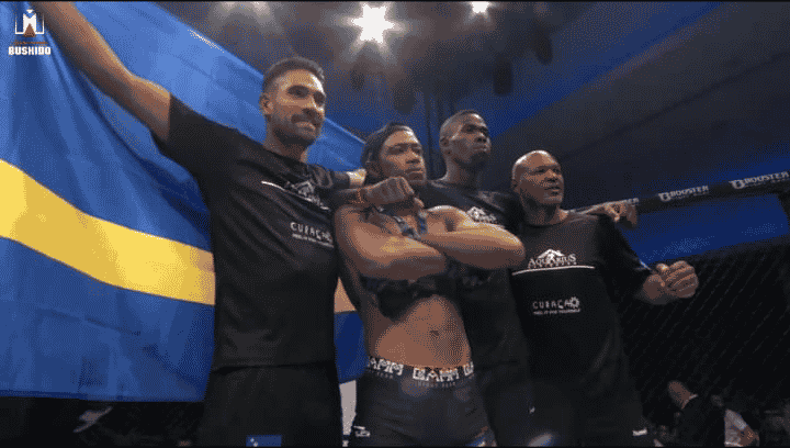 Curaçaoënaar David Hawker wint gevecht bij internationaal vechtsportevenement 
