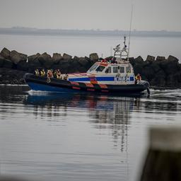 Brand breekt uit op rondvaartboot in De Biesbosch, 225 senioren geëvacueerd
