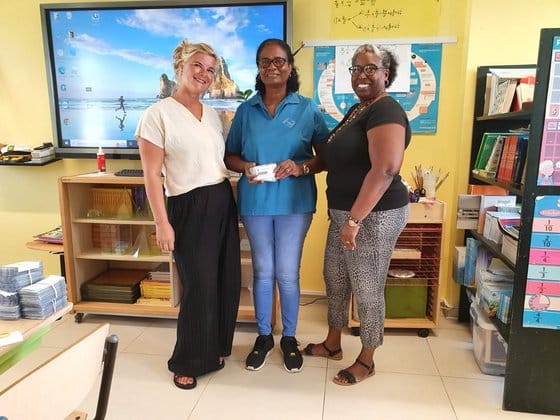 Eerste school met volledig lidmaatschap Openbare Bibliotheek Bonaire