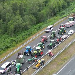 Video | Drones filmen boerenblokkades op snelwegen in Nederland