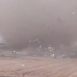 Video | Enorme tornado raast over dorp in China