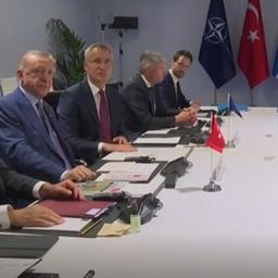 Video | Erdogan om tafel met Zweedse en Finse delegatie voor toetreding NAVO