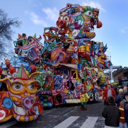 Gewonde bij ongeluk met carnavalswagen tijdens optocht in Prinsenbeek