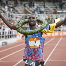 Keniaan loopt twee keer verkeerd tijdens marathon Stockholm, maar wint toch