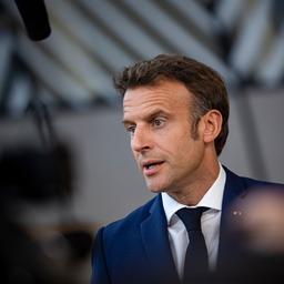 Macron aan leiding in Franse parlementsverkiezingen, maar meerderheid onzeker
