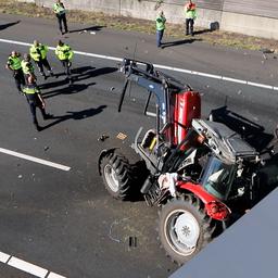 Video | Meerdere gewonden bij ongeval tussen tractor en vrachtwagen op A12