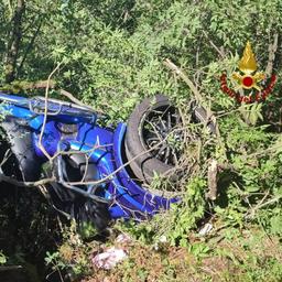 Nederlanders gewond door val met gemotoriseerde driewieler in afgrond Italië