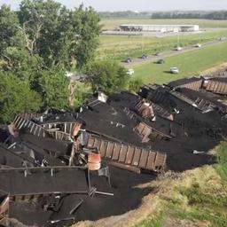 Video | Ontspoorde trein met kolen zorgt voor grote puinhoop in Kansas
