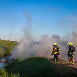 Liveblog | Opnieuw boerenprotesten: hooibalen langs snelwegen in brand
