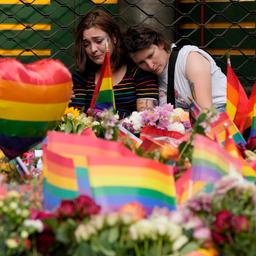 Oslo herdenkt slachtoffers van terroristische aanslag op homonachtclub