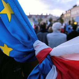 Polen krijgt toch miljarden uit coronafonds EU ondanks kritiek op rechtsstaat