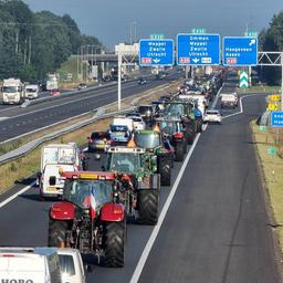 Liveblog | Rijkswaterstaat: Stel je reis uit, vooral midden van het land loopt vast door boerenprotesten