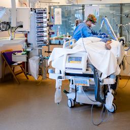 RIVM wist voor corona van ic-tekort, ministerie waarschuwde ziekenhuizen niet