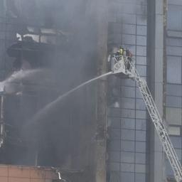 Video | Russische brandweer blust vuurzee in hotel in Moskou