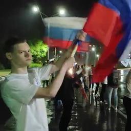 Video | Terugkerende Russische soldaten verwelkomd in Novovoronezh