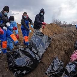 Tot dusver 16.000 lichamen van burgers gevonden in massagraven bij Mariupol