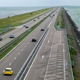 Twee doden door ongeluk op de Afsluitdijk, weg richting Friesland weer open