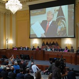 Tweede hoorzitting Capitool-bestorming: Trump noemt onderzoek ‘aanfluiting’