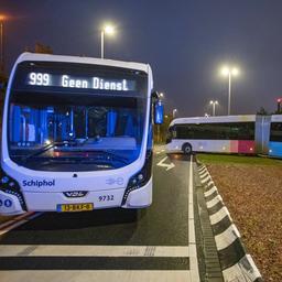 Zaterdag geen of minder bussen van en naar Schiphol door staking streekvervoer