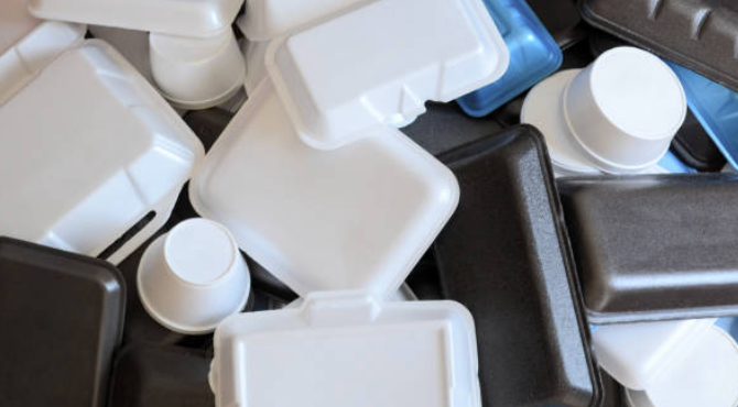 Bonaire zet volgende stap voor plasticvrij eiland met verbod op foam bakken