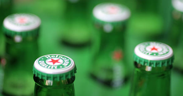 Heineken waarschuwt voor glasschilfers in flesjes bier