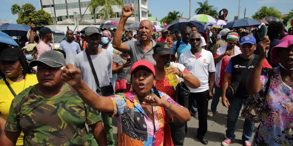 ​​Leger ingezet bij protesten Suriname