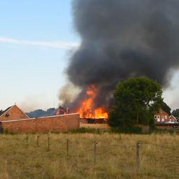 Video | Grote brand in mogelijk xtc-lab Oude Pekela