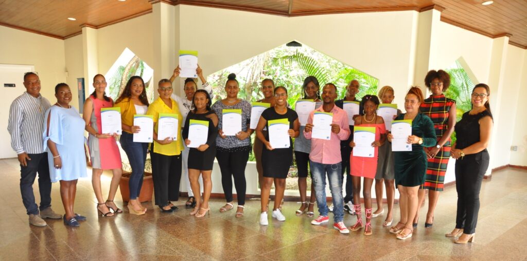 17 deelnemers jobprogramma Bonaire behalen diploma