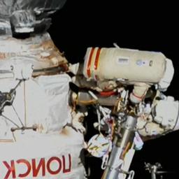 Russische kosmonaut moet snel terug naar ISS wegens defect pak