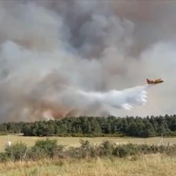 Video | Zuid-Frankrijk opnieuw geteisterd door grote bosbranden