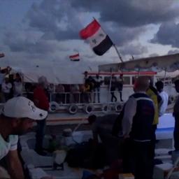 Video | 20 mensen gered van zinkende migrantenboot bij de Syrische kust