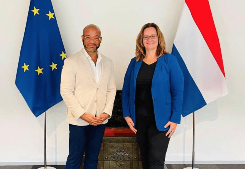 Minister Silvania in gesprek met Nederlandse belastingdienst en douane voor samenwerking
