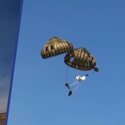 Video | Acht Belgische militairen raken gewond bij parachutesprong