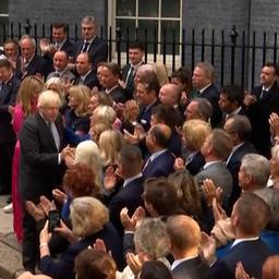 Video | Boris Johnson verlaat ambtswoning voor de laatste keer als premier