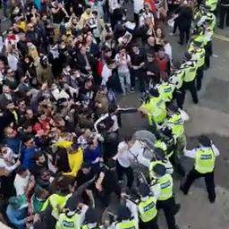 Video | Demonstranten op de vuist voor Iraanse ambassade in Londen