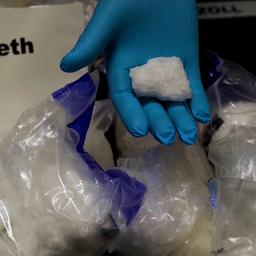 Video | Duitse politie toont 182 kilo aan in beslag genomen crystal meth