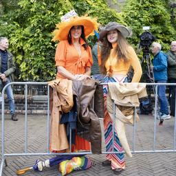 Liveblog Prinsjesdag | Eerste toeschouwers verzamelen zich al vroeg in Den Haag