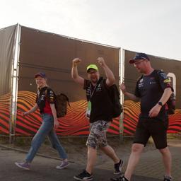 Video | Fanatieke fans arriveren in alle vroegte op circuit Zandvoort