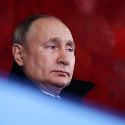 Gemeentes in Moskou en Sint-Petersburg eisen vertrek Poetin